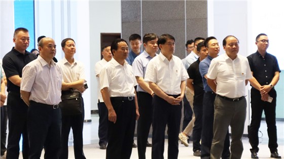 長(zhǎng)沙市委常委、市委組織部部長(zhǎng)張宏益一行調(diào)研國(guó)家網(wǎng)絡(luò)安全產(chǎn)業(yè)園區(qū)（長(zhǎng)沙），并參觀我司布展的園區(qū)展示推廣中心項(xiàng)目
